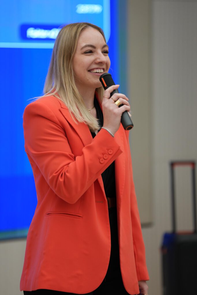 Speakerin beim Purple Pitch 2025 im NIO House Düsseldorf